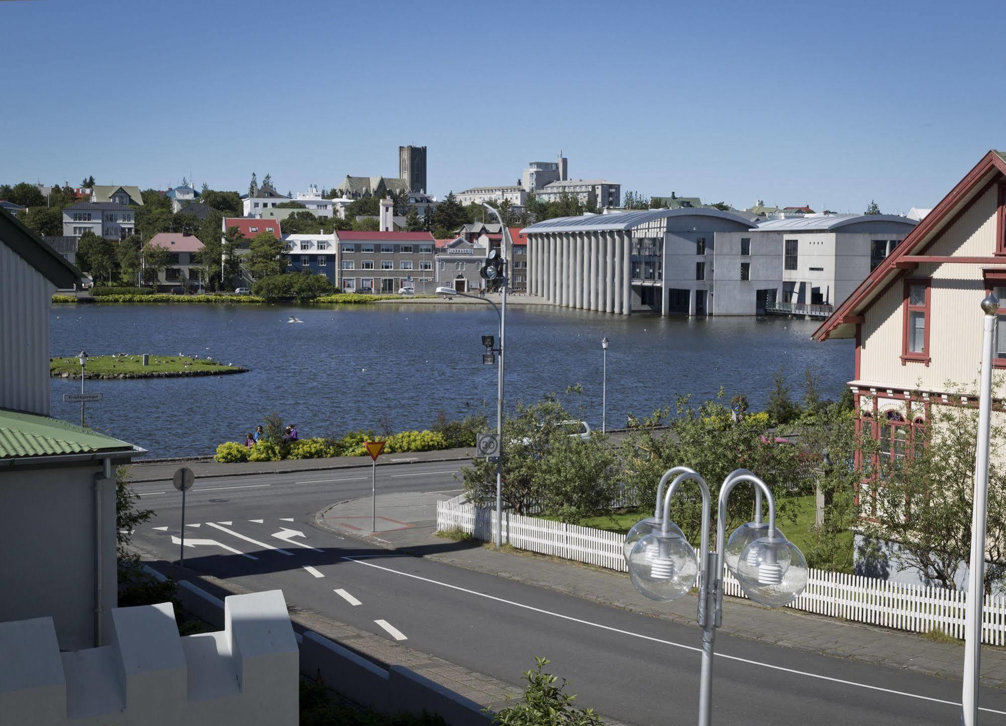 Castle House & Embassy Luxury Apartments Reykjavík Buitenkant foto